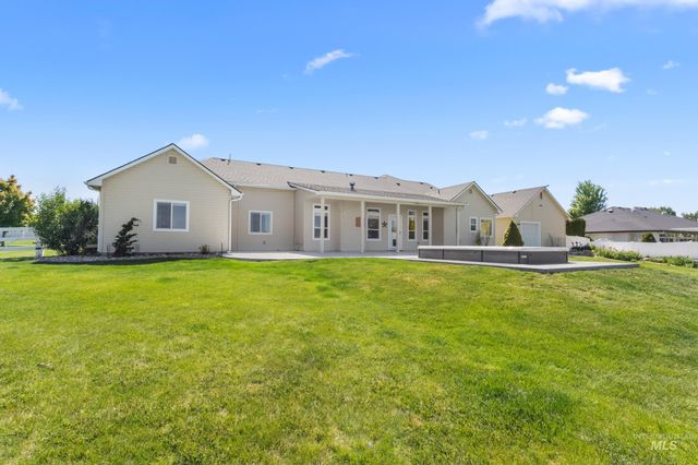 1424 S Secretariat Way, Nampa, ID 83686