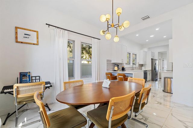 423 Avenida Alegre, West Palm Beach, FL 33405