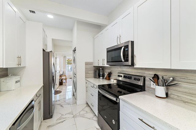 423 Avenida Alegre, West Palm Beach, FL 33405
