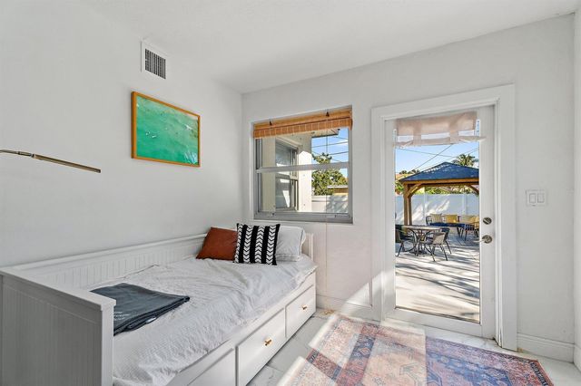 423 Avenida Alegre, West Palm Beach, FL 33405