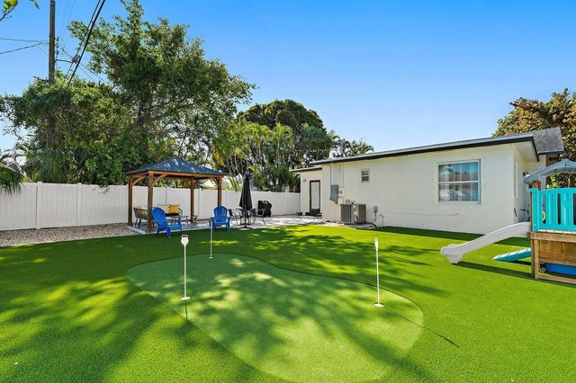 423 Avenida Alegre, West Palm Beach, FL 33405