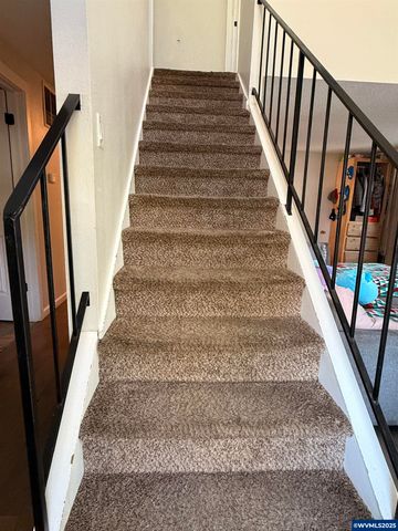 3879 Auburn Rd NE, Salem, OR 97301
