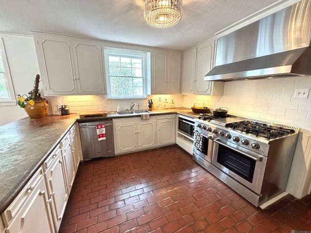 1406 False River Dr, New Roads, LA 70760