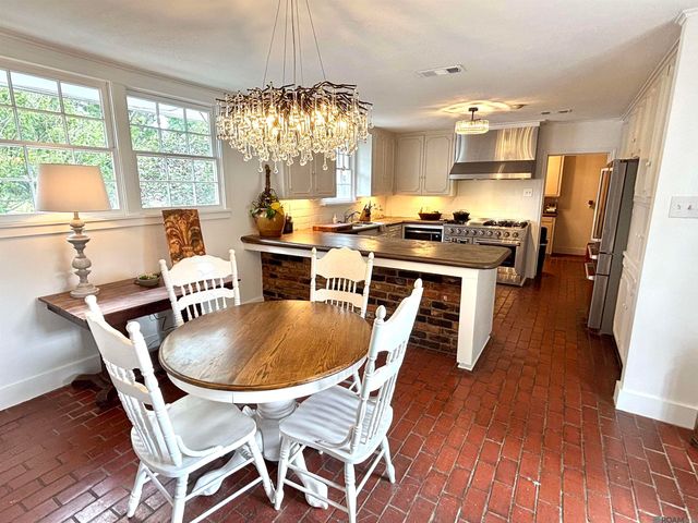 1406 False River Dr, New Roads, LA 70760