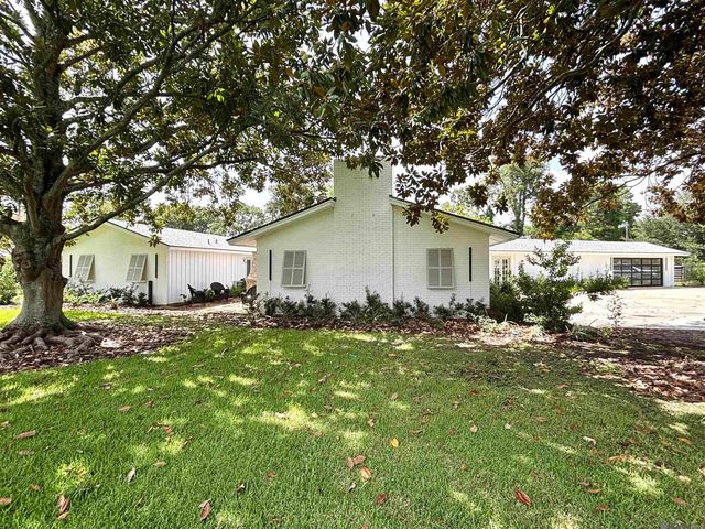 1406 False River Dr, New Roads, LA 70760