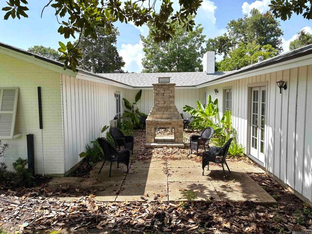 1406 False River Dr, New Roads, LA 70760