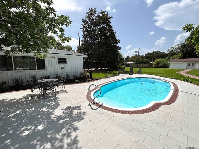 1406 False River Dr, New Roads, LA 70760