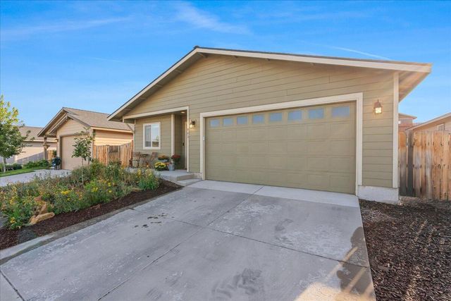 963 SE Maliah Avenue, Madras, OR 97741