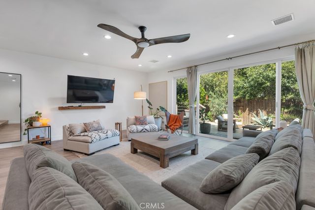 22117 Ybarra, Woodland Hills, CA 91364