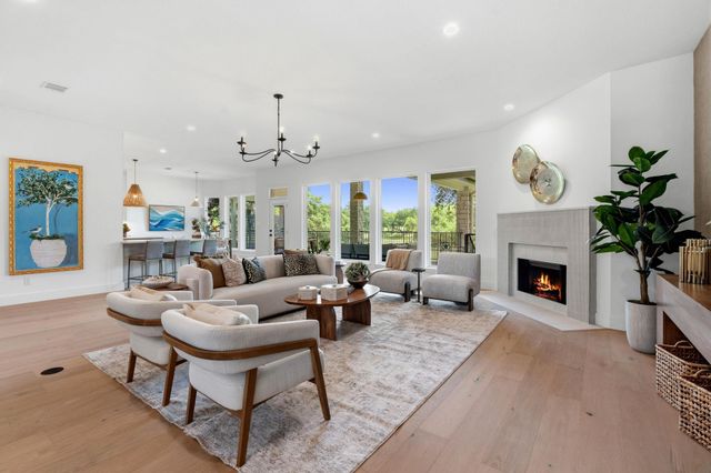 50 Tiburon DR, The Hills, TX 78738