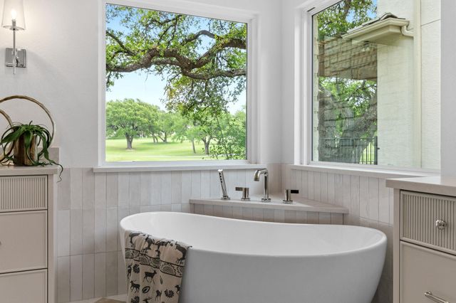 50 Tiburon DR, The Hills, TX 78738