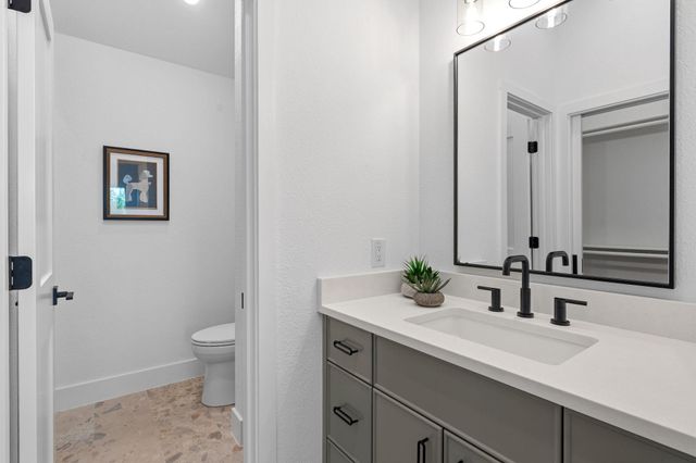 50 Tiburon DR, The Hills, TX 78738