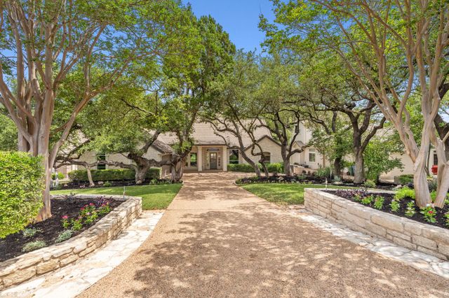 50 Tiburon DR, The Hills, TX 78738