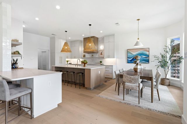 50 Tiburon DR, The Hills, TX 78738