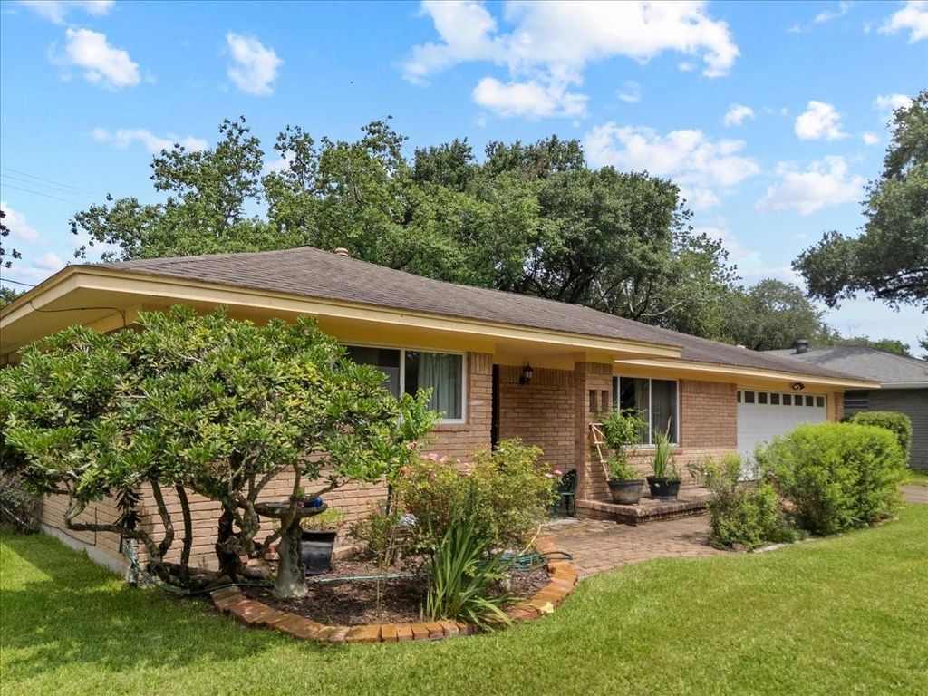 11518 Mullins Drive, Houston, TX 77035