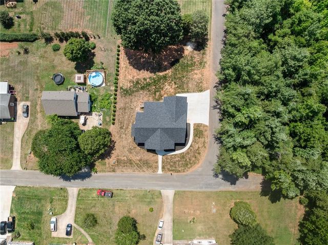 465 Bremen Garden Drive, Lexington, NC 27295