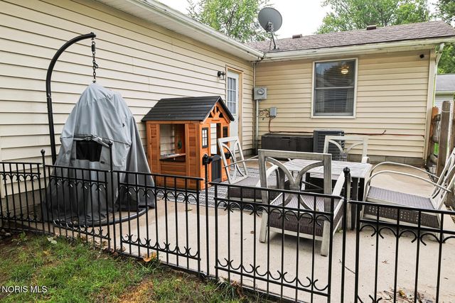 7116 Hall Street, Holland, OH 43528