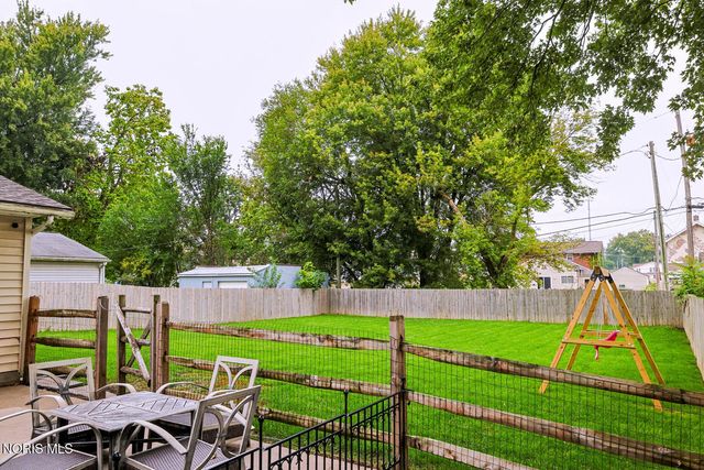 7116 Hall Street, Holland, OH 43528