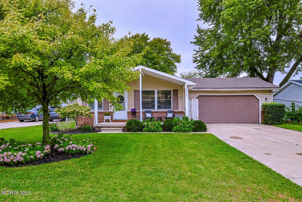 7116 Hall Street, Holland, OH 43528