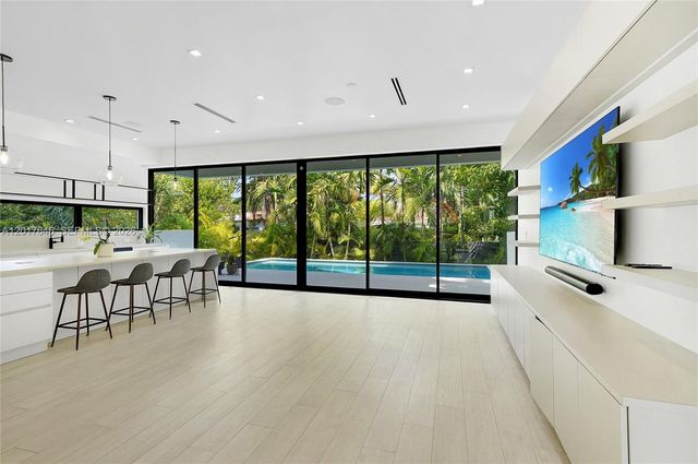 1311 Bay Dr, Miami Beach, FL 33141