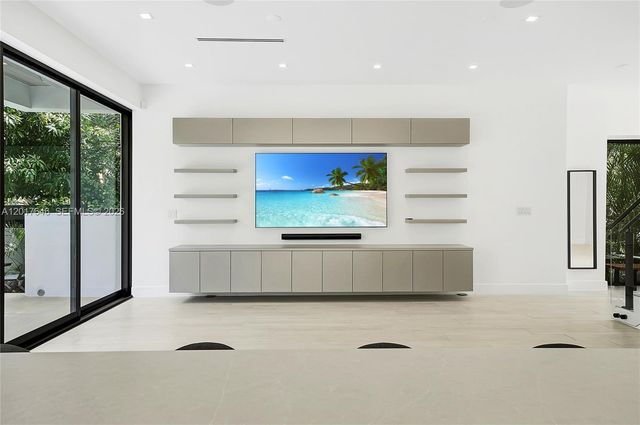 1311 Bay Dr, Miami Beach, FL 33141