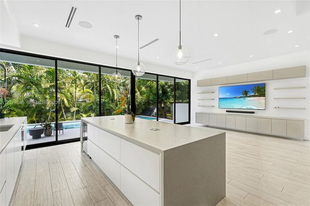 1311 Bay Dr, Miami Beach, FL 33141