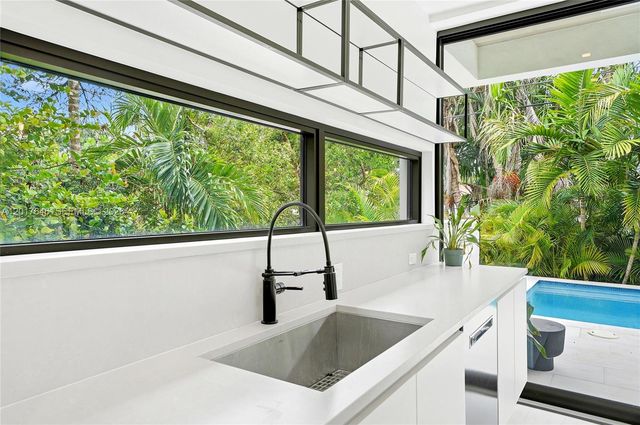1311 Bay Dr, Miami Beach, FL 33141