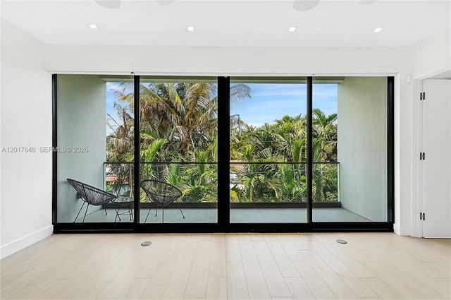 1311 Bay Dr, Miami Beach, FL 33141