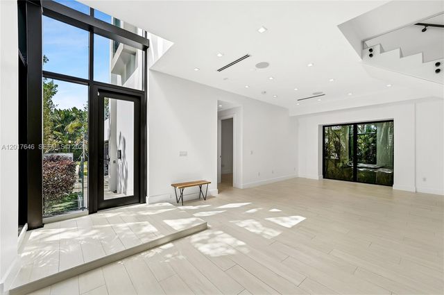 1311 Bay Dr, Miami Beach, FL 33141