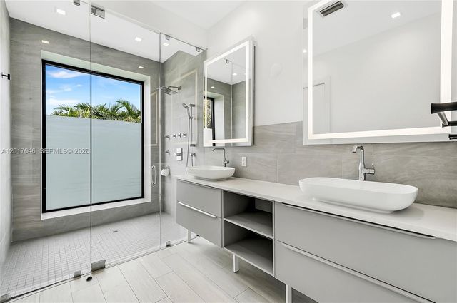 1311 Bay Dr, Miami Beach, FL 33141