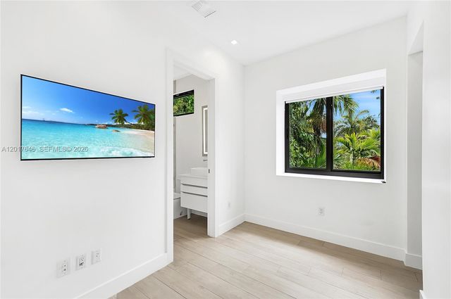 1311 Bay Dr, Miami Beach, FL 33141