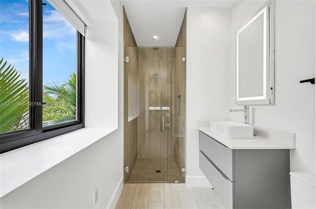 1311 Bay Dr, Miami Beach, FL 33141