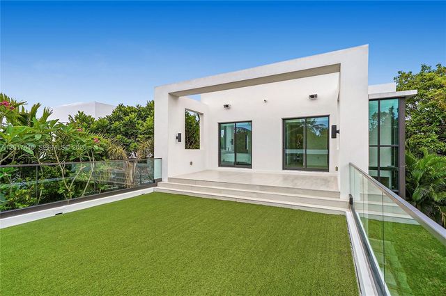 1311 Bay Dr, Miami Beach, FL 33141
