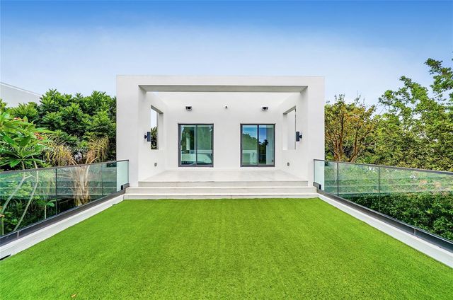 1311 Bay Dr, Miami Beach, FL 33141