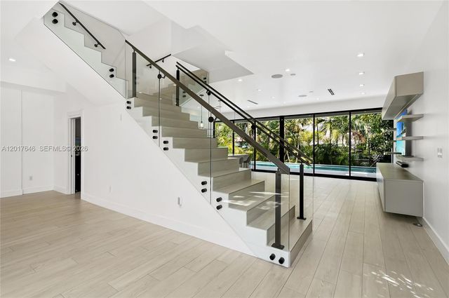 1311 Bay Dr, Miami Beach, FL 33141