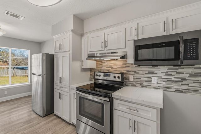 44 Sharmont Dr, Hattiesburg, MS 39402