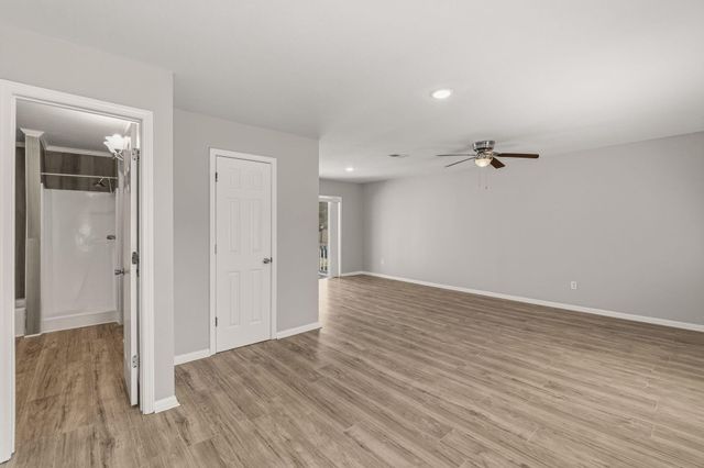 44 Sharmont Dr, Hattiesburg, MS 39402