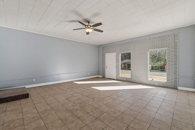 44 Sharmont Dr, Hattiesburg, MS 39402