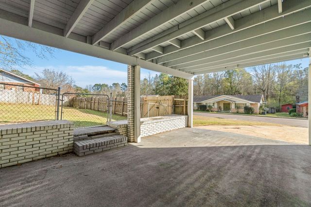 44 Sharmont Dr, Hattiesburg, MS 39402