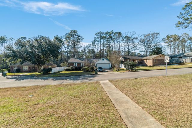 44 Sharmont Dr, Hattiesburg, MS 39402