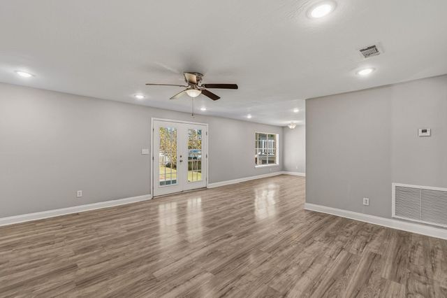 44 Sharmont Dr, Hattiesburg, MS 39402