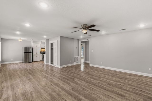 44 Sharmont Dr, Hattiesburg, MS 39402