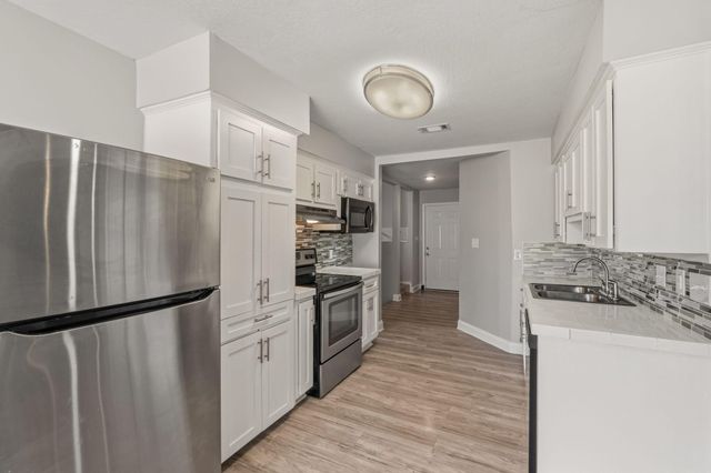 44 Sharmont Dr, Hattiesburg, MS 39402