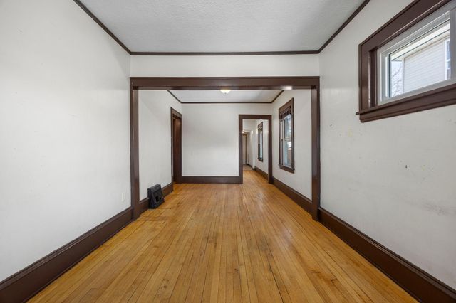 909 Saint Anthony Avenue, Saint Paul, MN 55104