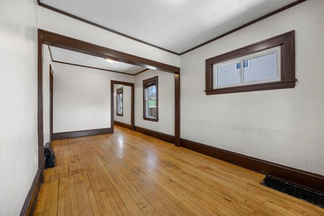 909 Saint Anthony Avenue, Saint Paul, MN 55104