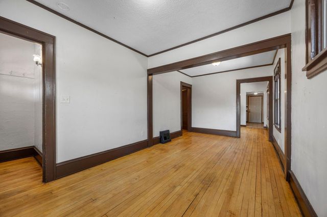 909 Saint Anthony Avenue, Saint Paul, MN 55104