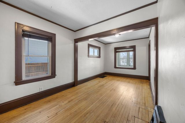 909 Saint Anthony Avenue, Saint Paul, MN 55104