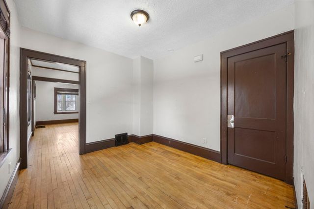 909 Saint Anthony Avenue, Saint Paul, MN 55104