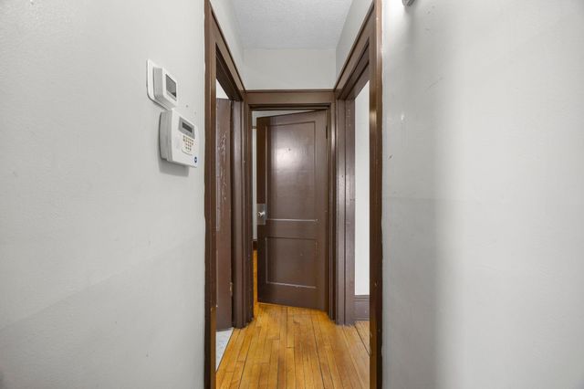 909 Saint Anthony Avenue, Saint Paul, MN 55104