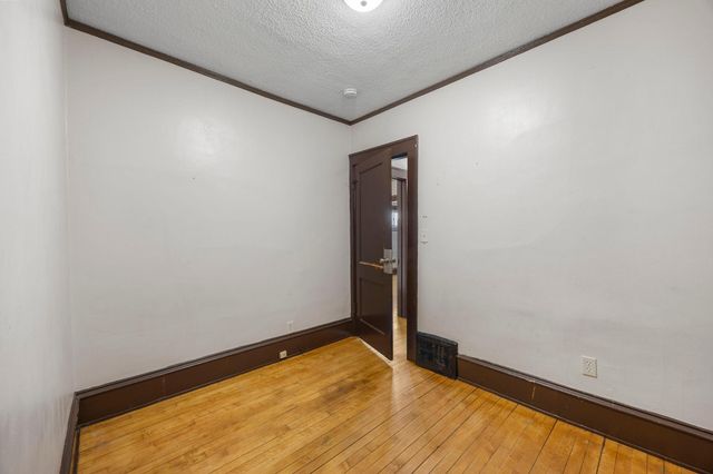 909 Saint Anthony Avenue, Saint Paul, MN 55104